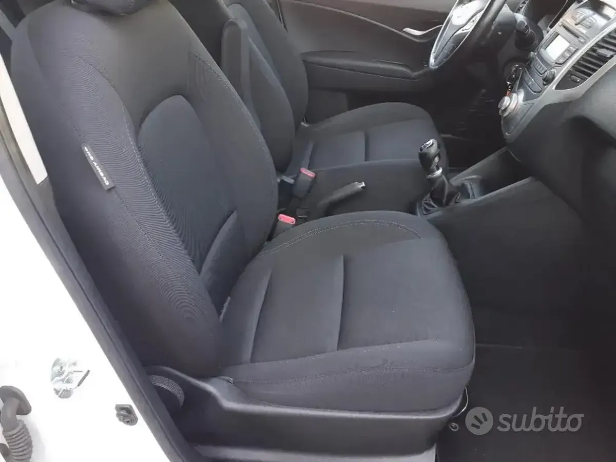 Usata Hyundai ix20 Xpossible 90 CV (66 kW) 2015 Bianco Utilitaria