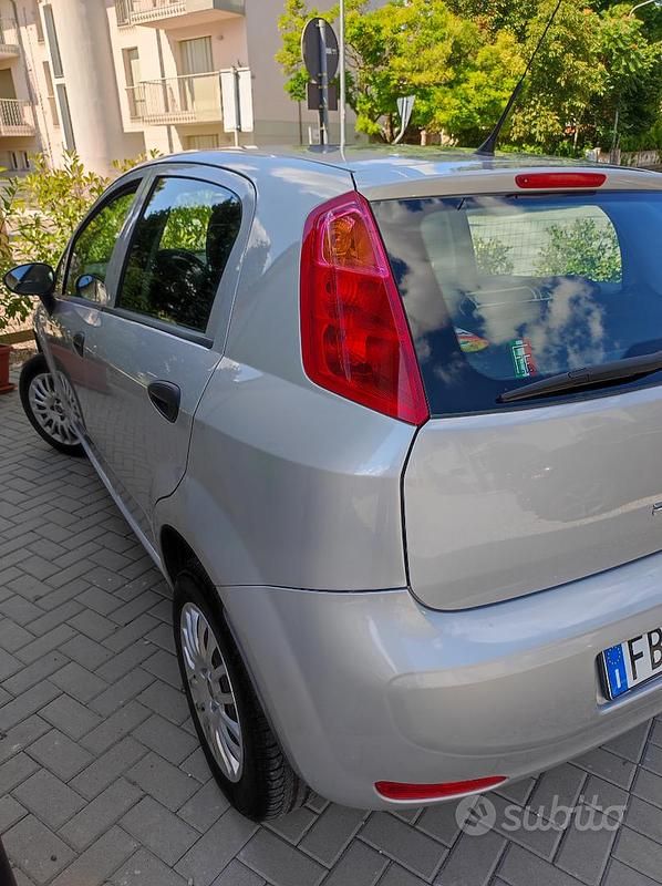 Usata Fiat Punto Evo 77 CV (56 kW) 2015 Grigio Utilitaria