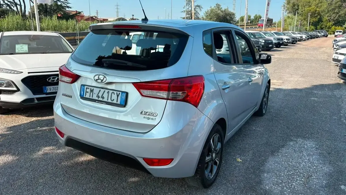 Usata Hyundai ix20 88 CV (64 kW) 2017 Argento Utilitaria