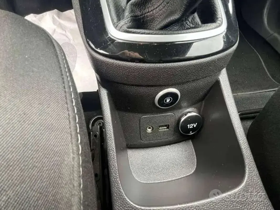Usata Ford Fiesta Titanium 97 CV (71 kW) 2014 Bianco Utilitaria