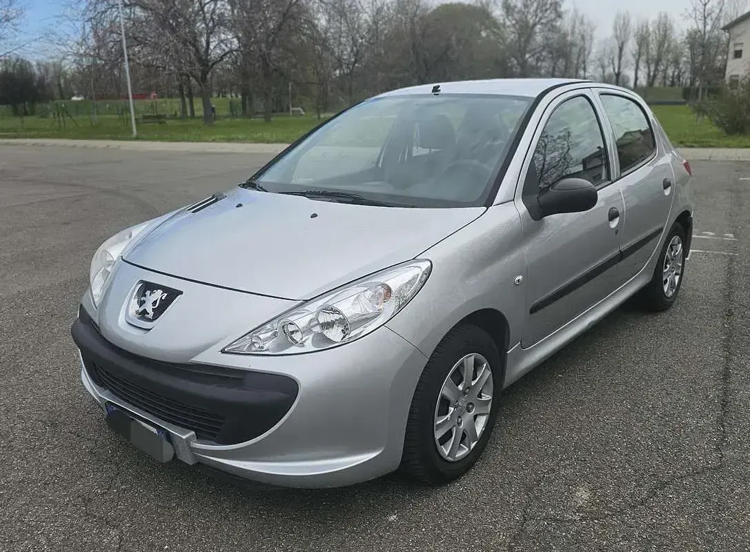 Usata Peugeot 206 60 CV (44 kW) 2011 Argento Berlina