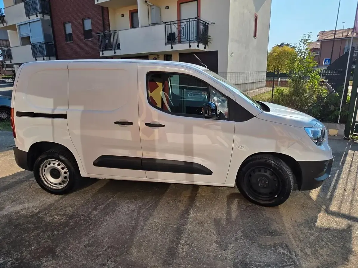 Usata Opel Combo Edition 101 CV (74 kW) 2023 Bianco