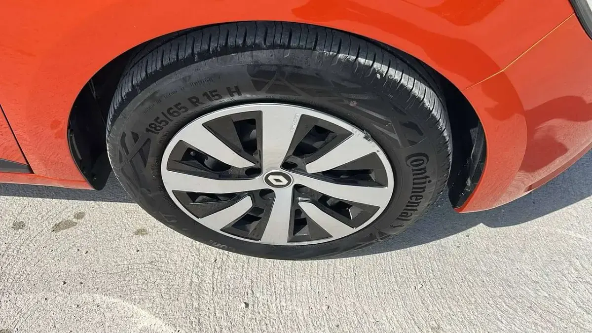 Usata Renault Clio Equilibre 65 CV (47 kW) 2023 Arancione Utilitaria