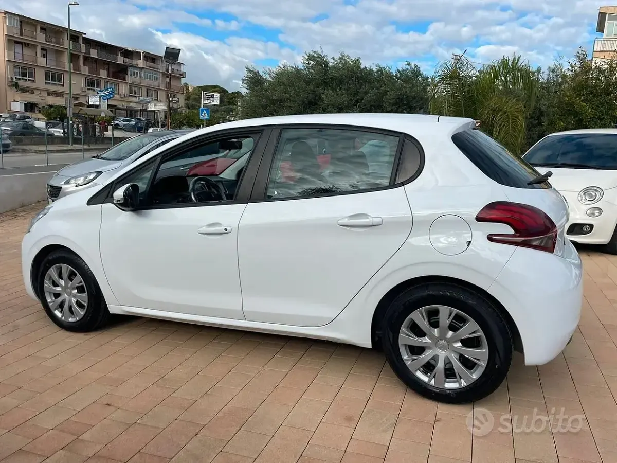 Usata Peugeot 208 75 CV (55 kW) 2019 Bianco Utilitaria