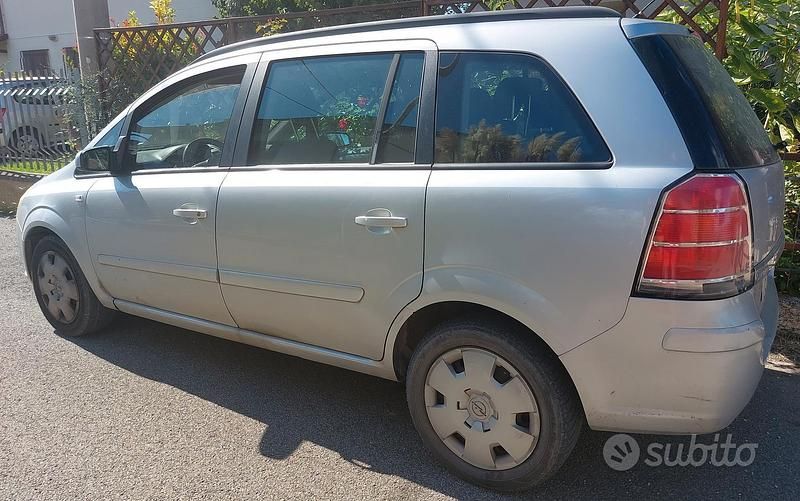 Usata Opel Zafira Club 97 CV (71 kW) 2006 Grigio Monovolume