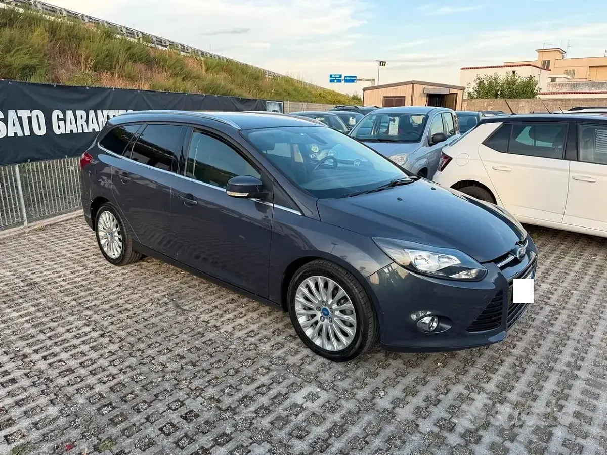 Usata Ford Focus Titanium 115 CV (84 kW) 2011 Grigio Station wagon