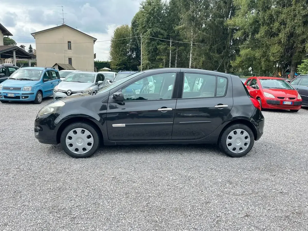 Usata Renault Clio II 75 CV (55 kW) 2010 Nero Berlina