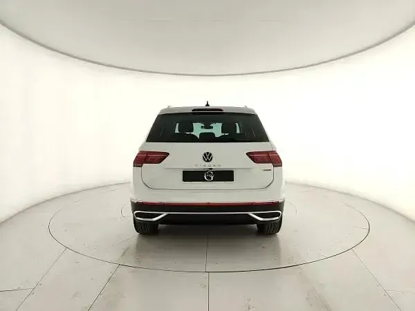 Usata VW Tiguan Elegance 150 CV (110 kW) 2023 Bianco SUV