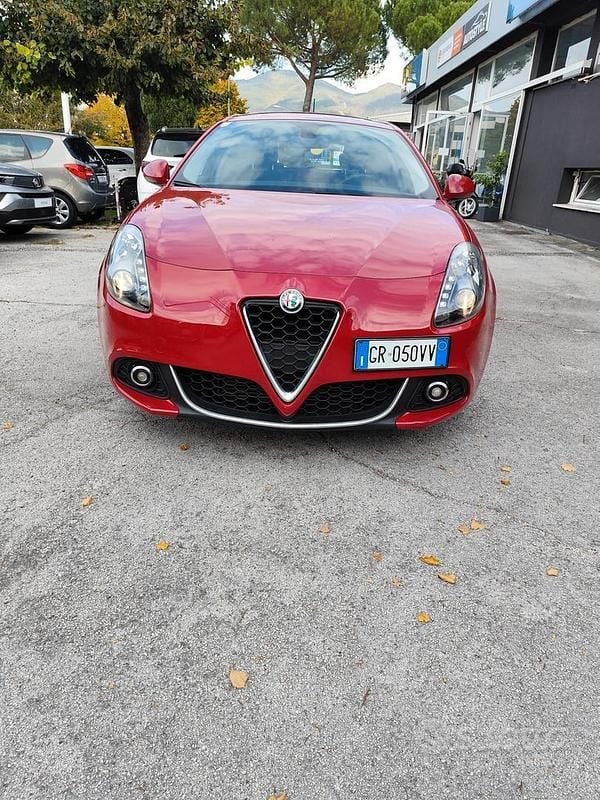 Rosso Usata 2020 Alfa Romeo Giulietta Tre volumi | 13.500 € (Buon prezzo) - Immagine 1/4