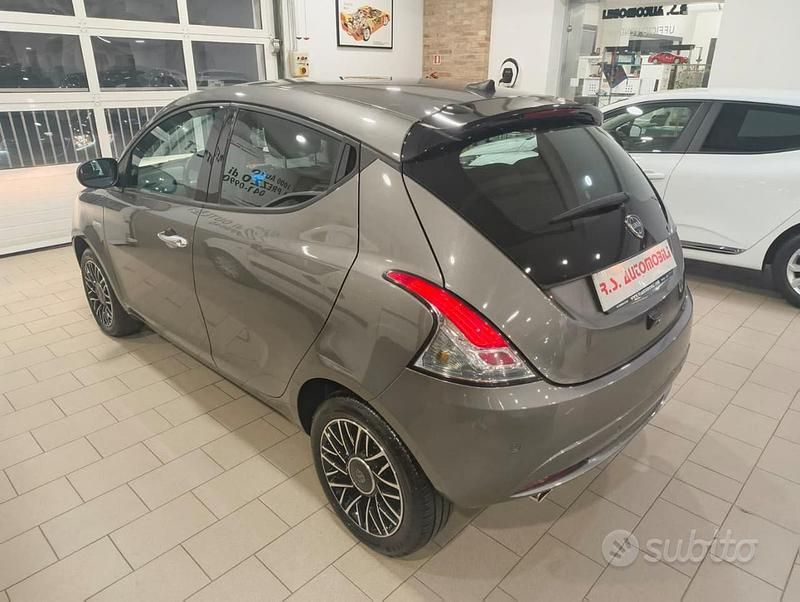 Usata Lancia Ypsilon S 69 CV (50 kW) 2024 Grigio Utilitaria