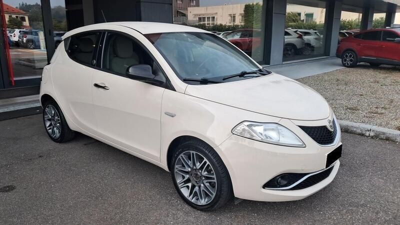 Usata Lancia Ypsilon Platinum 69 CV (50 kW) 2016 Beige Utilitaria