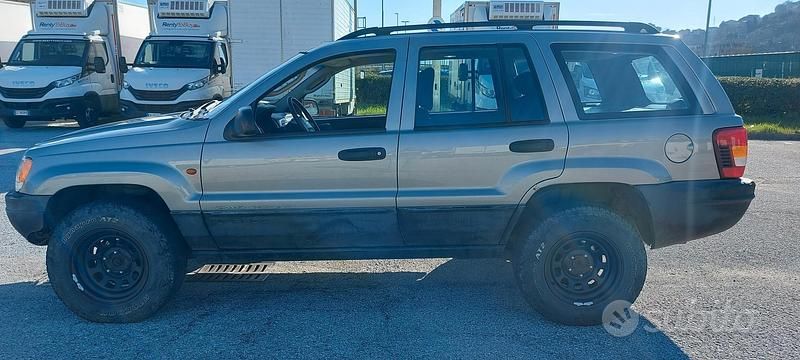 Usata Jeep Grand Cherokee Laredo 163 CV (119 kW) 2002 Grigio SUV