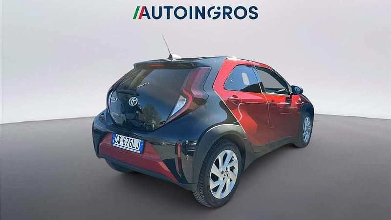 Usata Toyota Aygo X Lounge 72 CV (52 kW) 2022 Rosso cobalto SUV