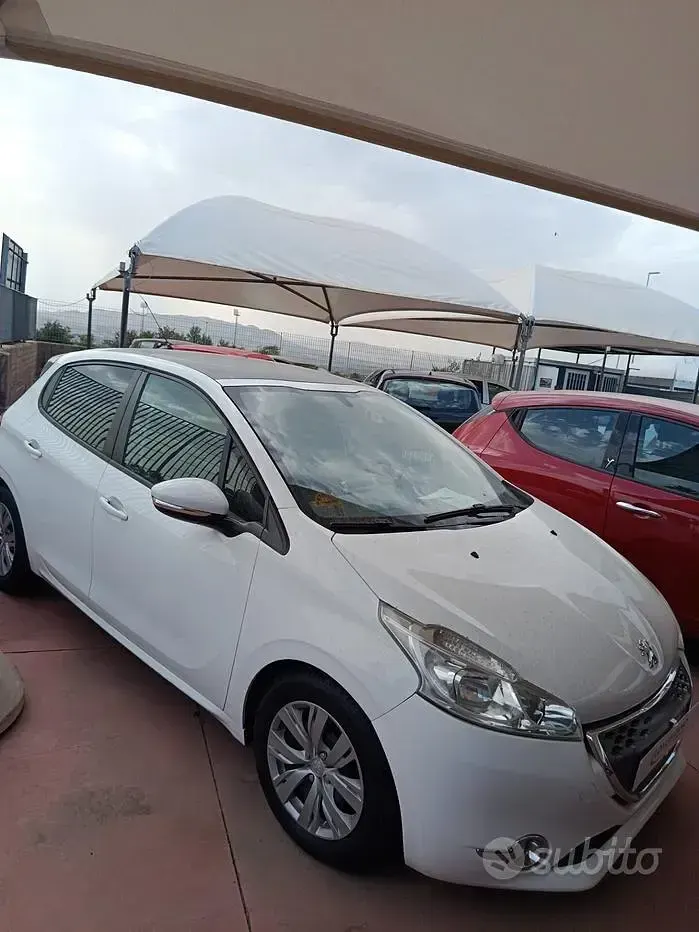 Usata Peugeot 208 68 CV (50 kW) 2012 Bianco Utilitaria