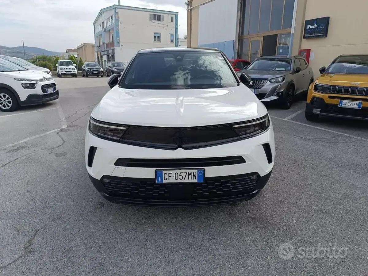 Usata Opel Mokka GS Line 101 CV (74 kW) 2021 Bianco SUV