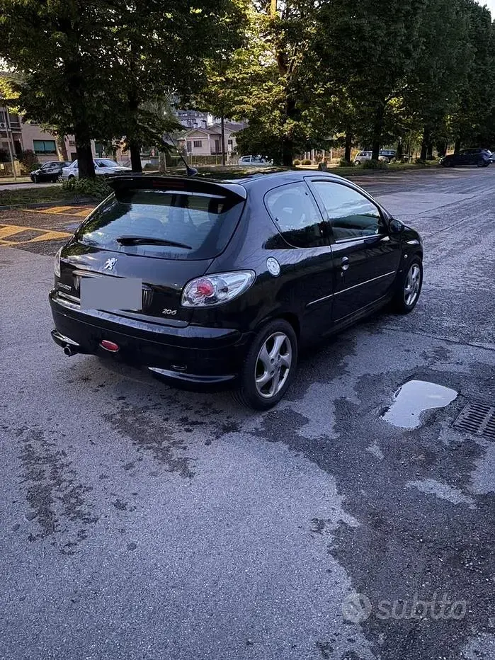Usata Peugeot 206 109 CV (80 kW) 2003 Nero Berlina