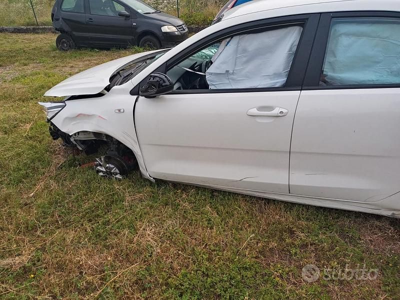 Usata Kia Rio 2016 Bianco Utilitaria