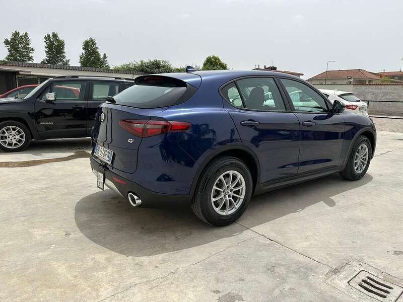 Usata Alfa Romeo Stelvio Executive 179 CV (131 kW) 2018 Blu SUV