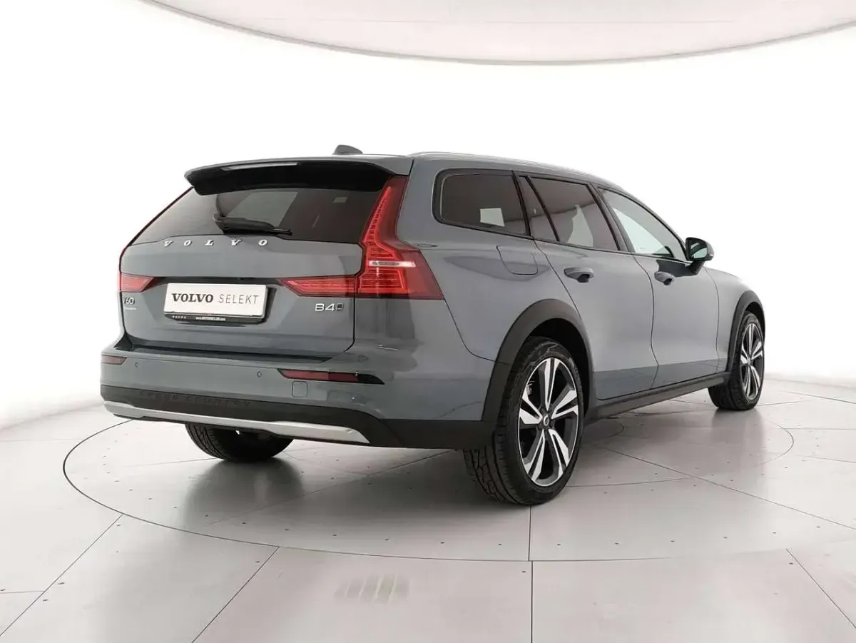 Usata Volvo V60 CC Plus 197 CV (144 kW) 2023 Grigio Station wagon