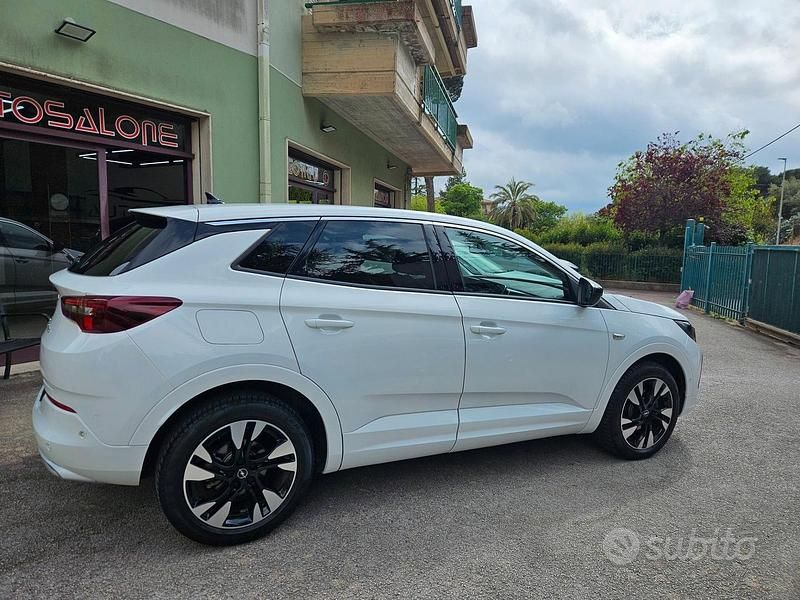 Usata Opel Grandland X GS Line 131 CV (96 kW) 2022 Bianco SUV