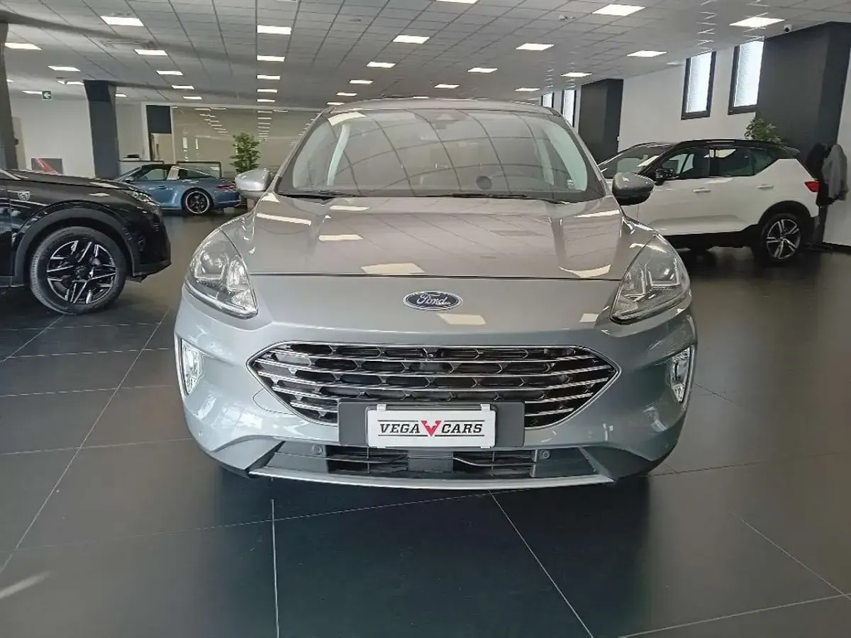 Begagnad Ford Kuga Titanium 152 HK (111 kW) 2020 Grå SUV