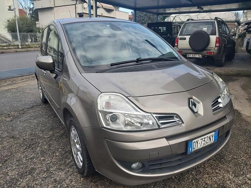 Usata Renault Modus Dynamique 74 CV (54 kW) 2009 Oro Monovolume