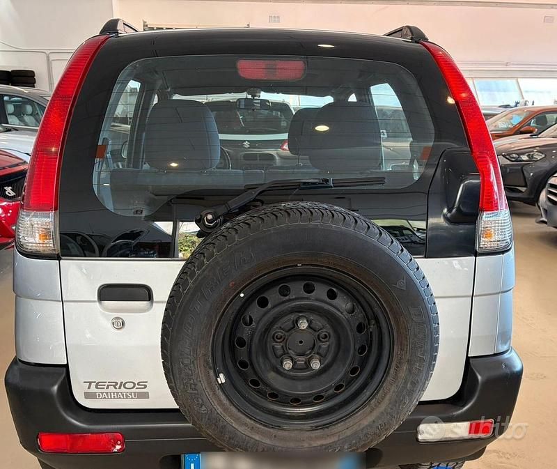Usata Daihatsu Terios 86 CV (63 kW) 2005 Grigio SUV