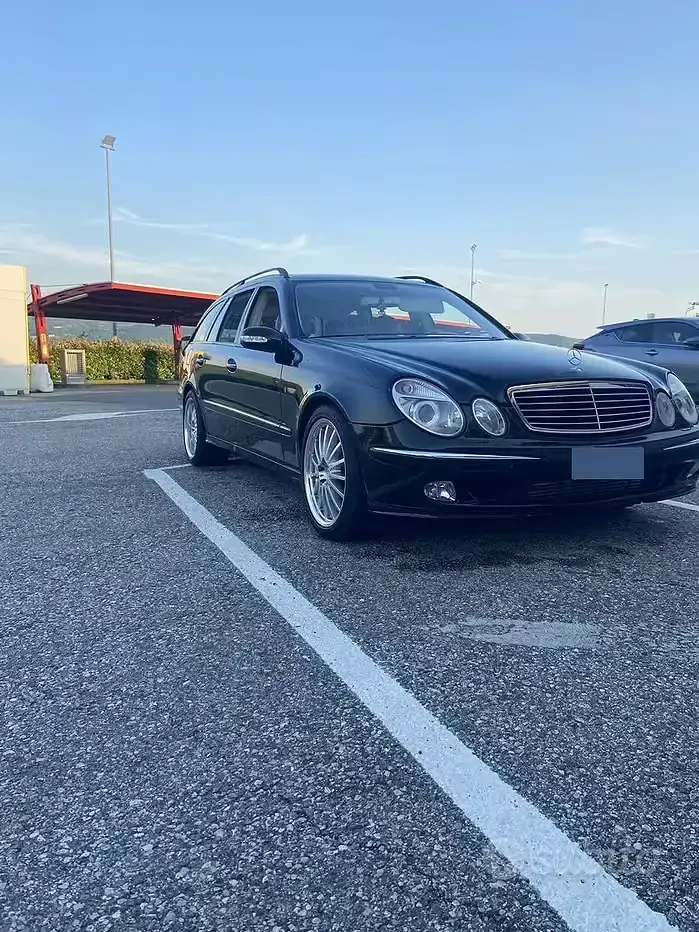 Usata Mercedes E320 204 CV (150 kW) 2007 Nero Station wagon
