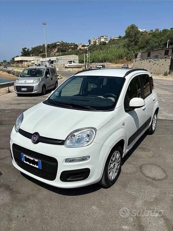 Bianco Usata 2015 Fiat Panda Utilitaria | 8000 € (Buon prezzo) - Immagine 1/4