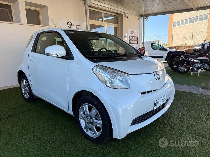 Usata Toyota iQ Sol 68 CV (50 kW) 2010 Bianco Utilitaria