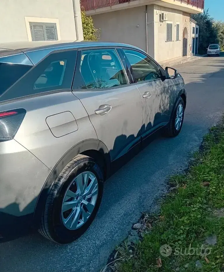 Usata Peugeot 3008 120 CV (88 kW) 2019 SUV