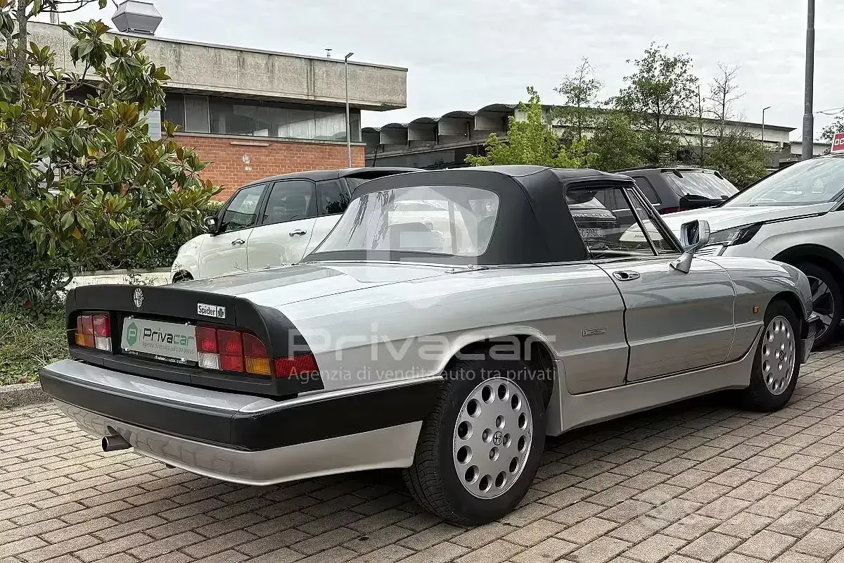 Usata Alfa Romeo Spider 128 CV (94 kW) 1986 Grigio Cabrio