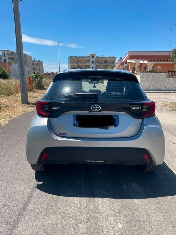 Usata Toyota Yaris Hybrid Trend 92 CV (67 kW) 2022 Grigio Utilitaria