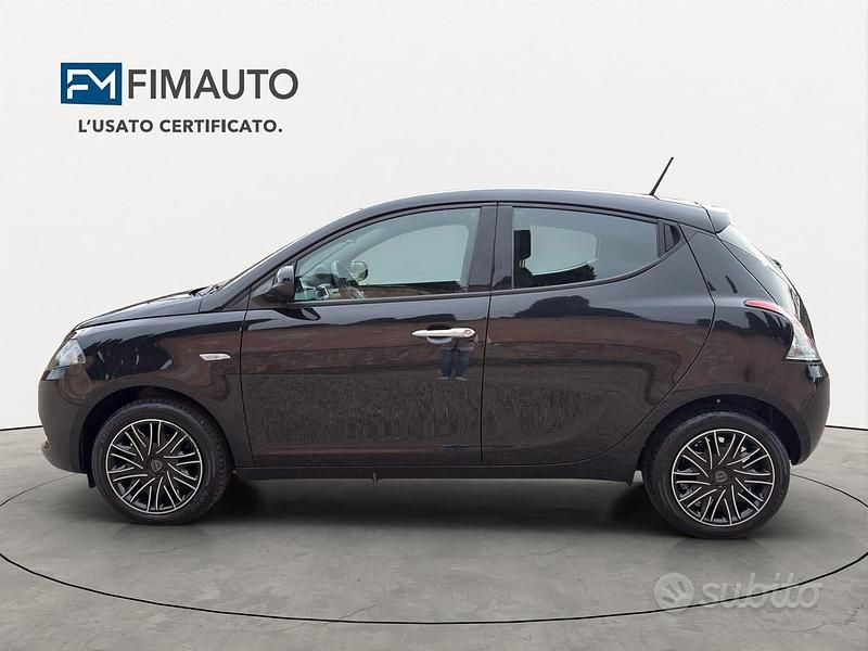 Usata Lancia Ypsilon Gold 69 CV (50 kW) 2023 Nero Utilitaria