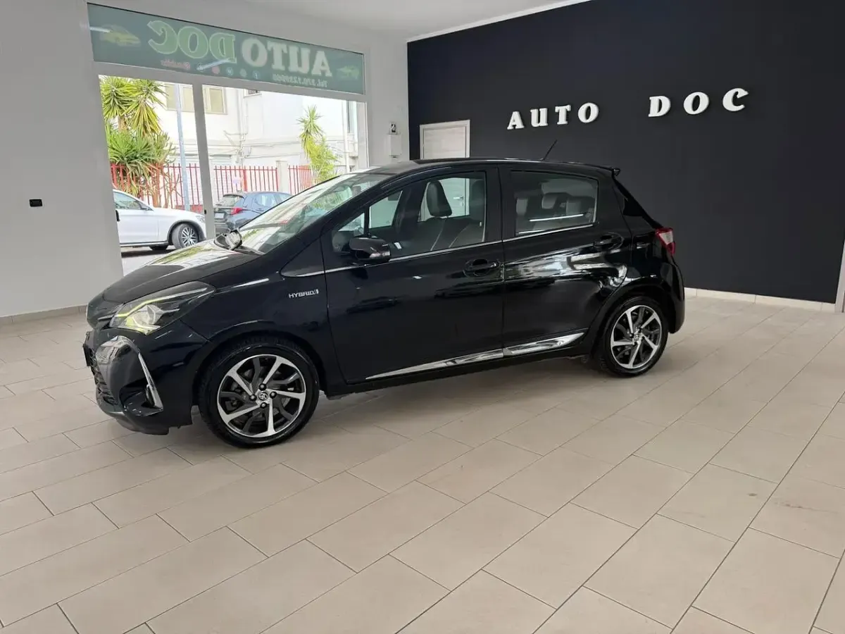 Usata Toyota Yaris Hybrid Edition 73 CV (53 kW) 2018 Nero Berlina