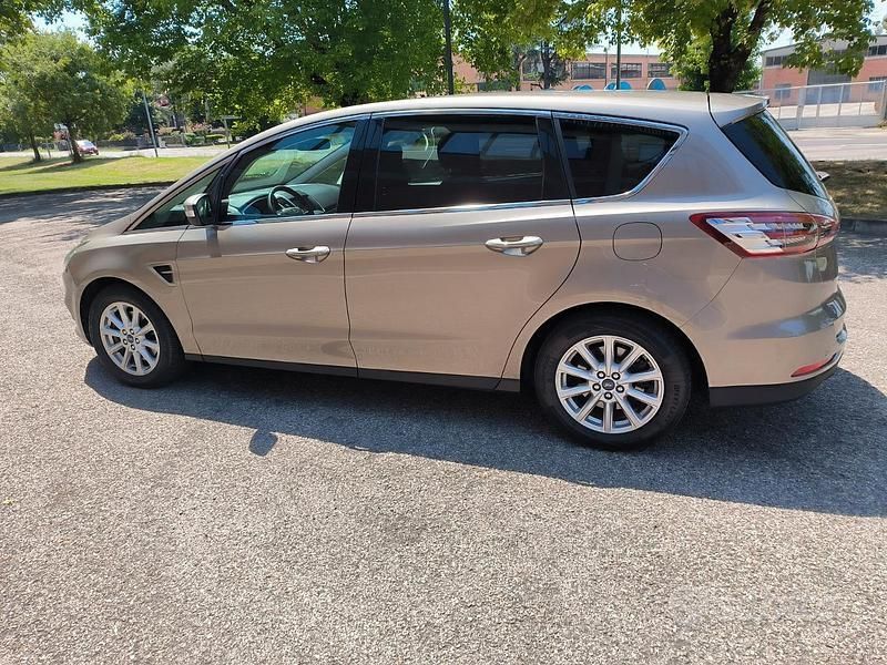 Usata 2017 Ford S-MAX S Monovolume | 11.000 € (Buon prezzo) - Immagine 1/4