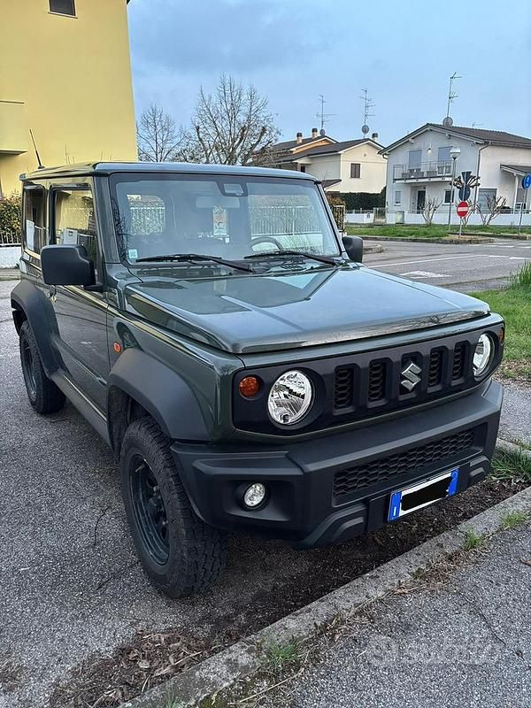 Usata Suzuki Jimny 102 CV (75 kW) 2022 Verde SUV
