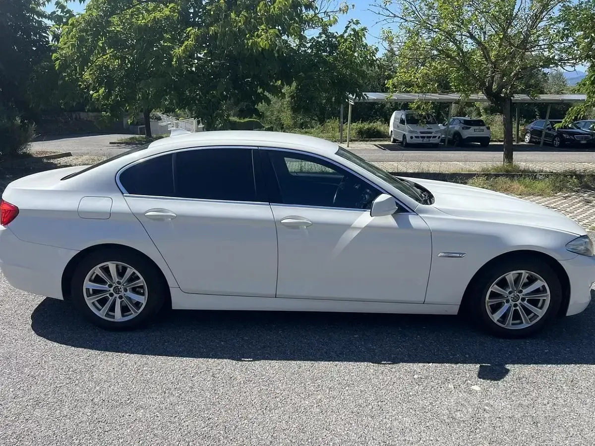 Usata BMW 520 184 CV (135 kW) 2011 Bianco Berlina