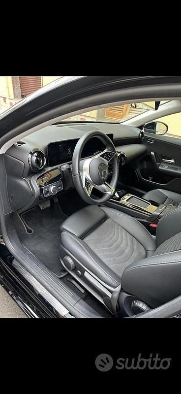 Occasion Mercedes A180 136 ch (100 kW) 2024 Noir Berline