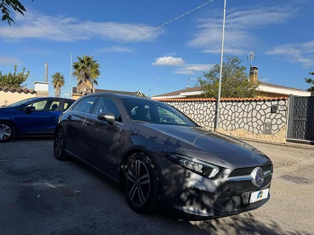 Usata Mercedes A180 116 CV (85 kW) 2019 Grigio scuro
