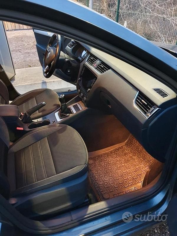 Usata Skoda Octavia 110 CV (80 kW) 2017 Grigio Station wagon