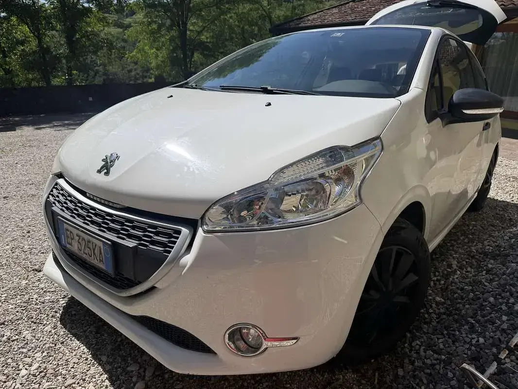 Usata Peugeot 208 Access 68 CV (50 kW) 2013 Utilitaria