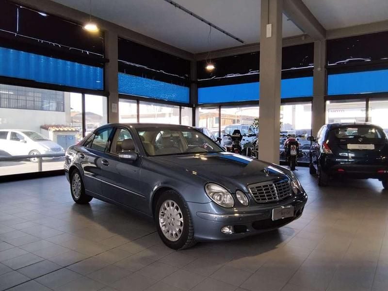 Usata Mercedes E270 Elegance 177 CV (130 kW) 2003 Blu/azzurro Berlina