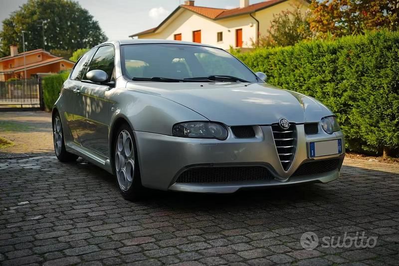Usata Alfa Romeo 147 GTA 252 CV (185 kW) 2003 Grigio Utilitaria