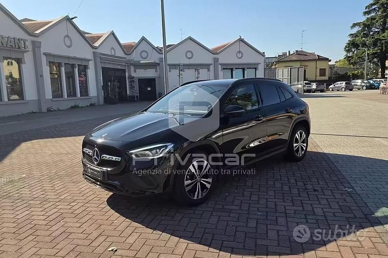 Usata Mercedes GLA180 136 CV (100 kW) 2023 Nero SUV
