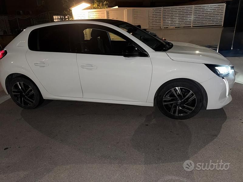 Usata Peugeot 208 102 CV (75 kW) 2023 Bianco Utilitaria