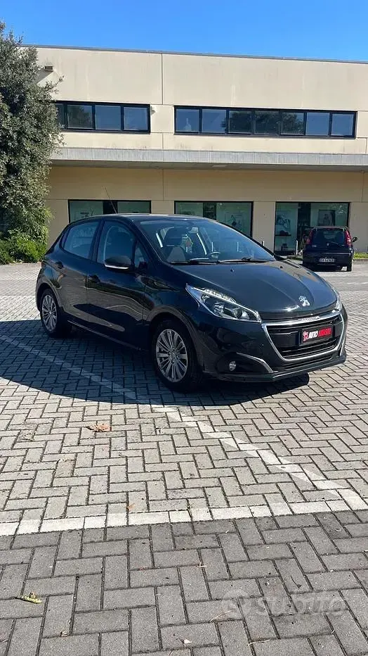 Usata Peugeot 208 Allure 82 CV (60 kW) 2018 Nero Utilitaria