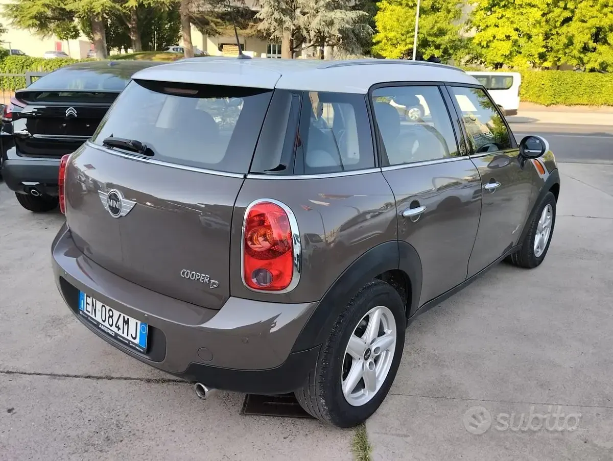 Usata Mini Cooper Countryman 111 CV (81 kW) 2012 Marrone SUV