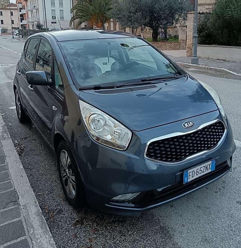 Usata Kia Venga Active 90 CV (66 kW) 2016 Blu/azzurro Utilitaria