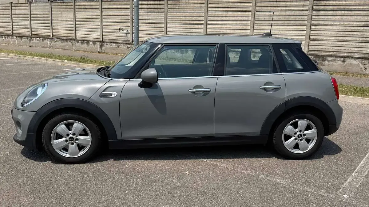 Usata Mini ONE 102 CV (75 kW) 2018 Grigio Utilitaria